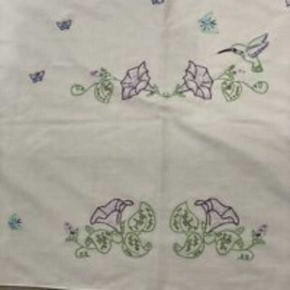 82 X 49 White Embroidered Tablecloth Hummingbirds Butterflies Flowers Purple - Picture 4 of 11